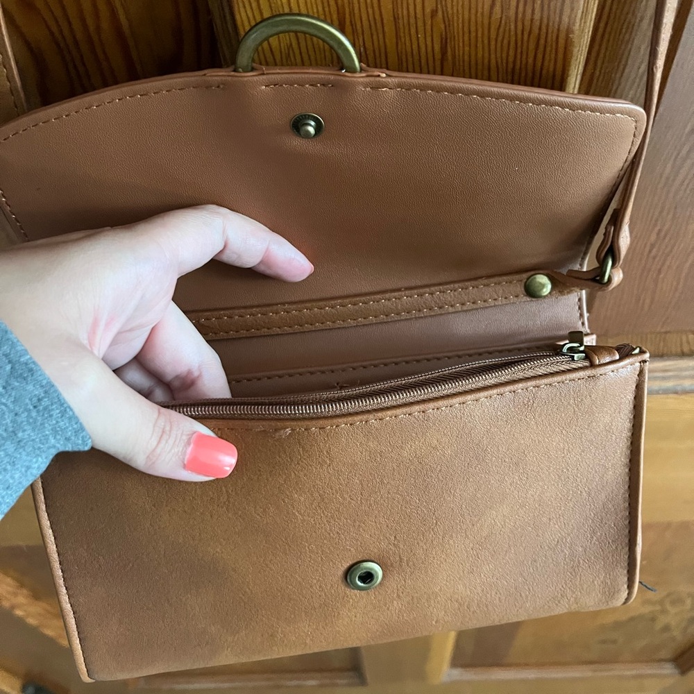 Universal Thread Brown Crossbody Bag/Wallet with Gold Accent - Picture 6 of 6